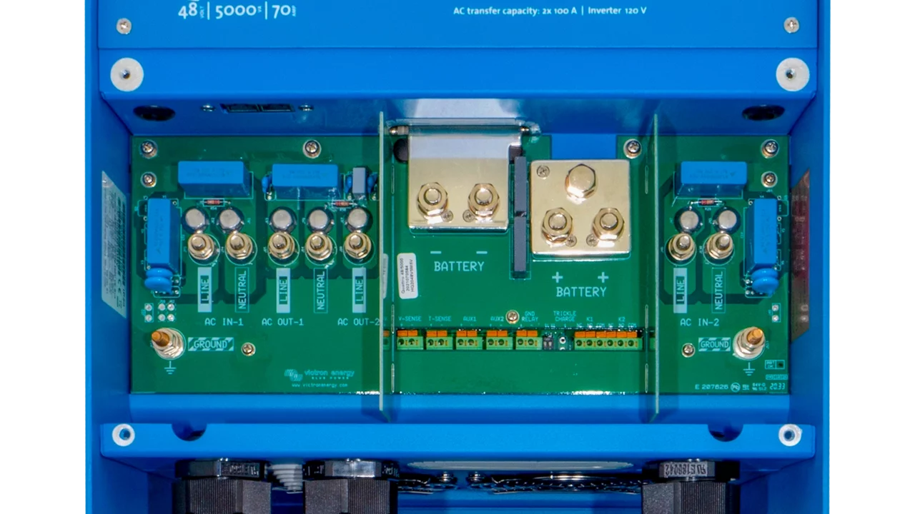 Victron Quattro 48/5000 230V – Invertor & Încărcător 48V 5000VA - SunGrid